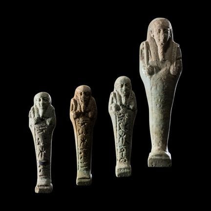 Quattro ushabti in faience egizia
Dal Periodo Tard