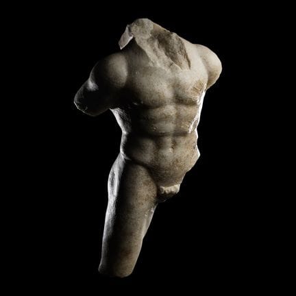 Torso maschile in marmo romano
Circa I secolo d.C.