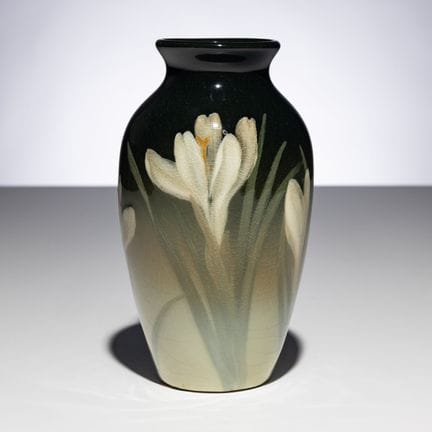 Sallie Coyne per la Rookwood Pottery Co.  
(americ