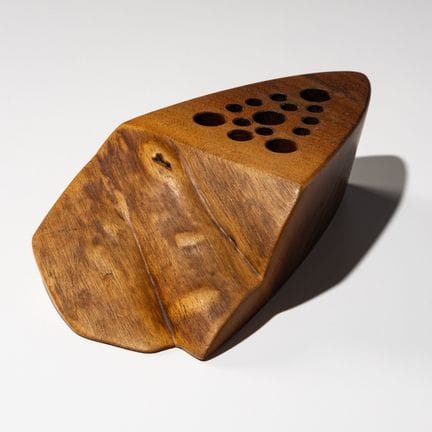 乔治·中岛
（美国，1905–1990）
《笔筒》，1984年 
榉木 
高2 ⅛英寸 × 宽7 ¾
