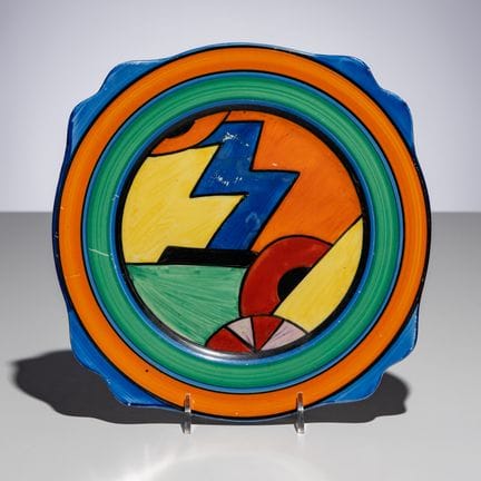 Clarice Cliff
(Inglesa, 1899-1972)
Plato con motiv