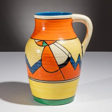 Clarice Cliff
(inglese, 1899–1972)
Brocca blu con 