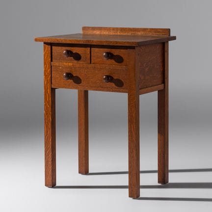 Gustav Stickley
(americano, 1848–1952)
Comodino a 