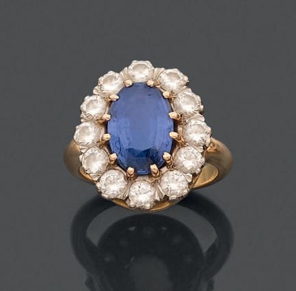 Anello in oro 750 e platino 850, impreziosito al c