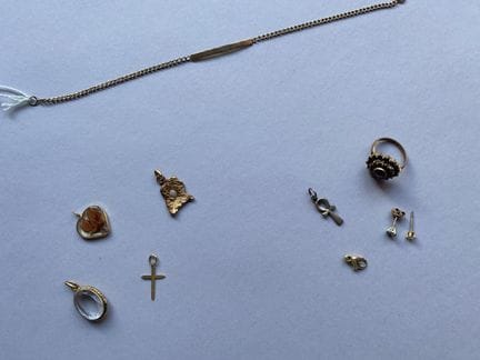 Set aus 750er Gelbgold, bestehend aus vier Anhänge