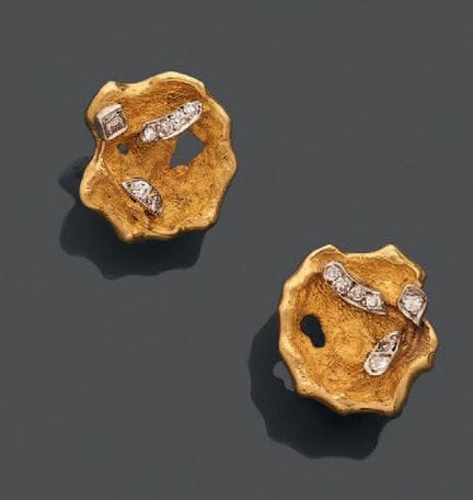 Coppia di orecchini in oro giallo 750 e platino 85