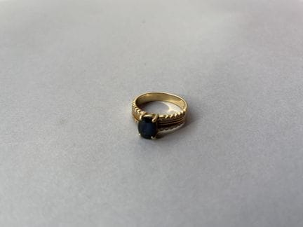 Anello in oro giallo 750 milesimi, impreziosito al