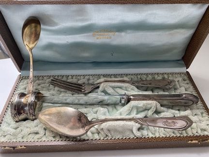 Set da tavola in argento 800, modello con motivo a