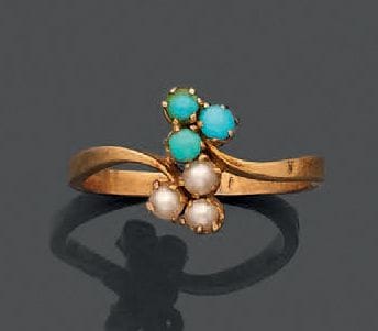 Anello in oro giallo 750, con il centro decorato c
