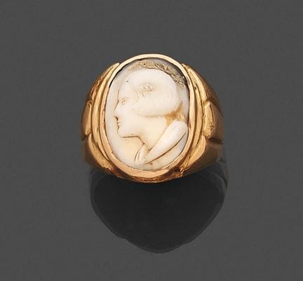 Siegelring aus 750er Gelbgold, in der Mitte mit ei