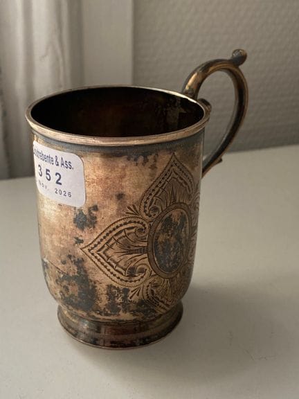 Tazza in argento 925, con un fiore inciso (segni d
