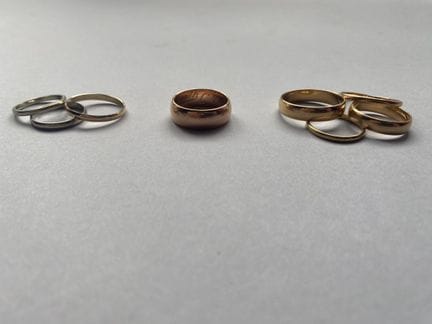 Set composto da sette fedi nuziali in oro 750 (pes