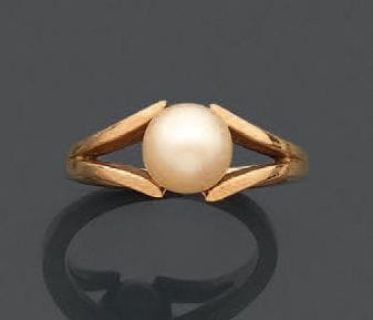 Anello in oro giallo 750 con una perla di coltura 