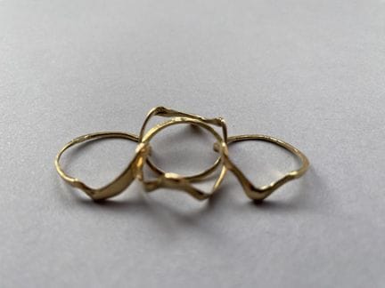 Anello con quattro anelli intrecciati in oro 750 a
