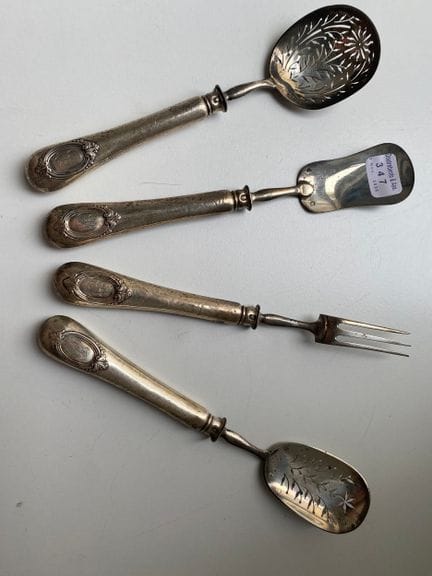 Set di quattro pezzi da servizio per dolci e pasti