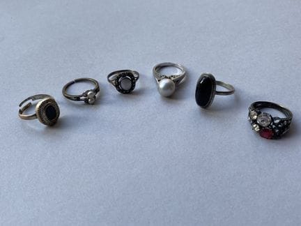 Set bestehend aus: einem Ring aus 750er Gold und 8