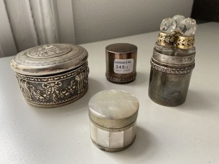 Set di due scatole in argento 925, una con decoraz