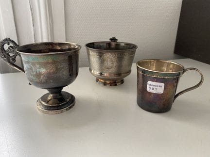 Due tazze in argento 925, una tazza da cioccolata 