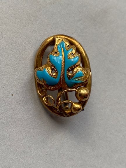 Brosche aus 585er Gelbgold mit durchbrochener Gest