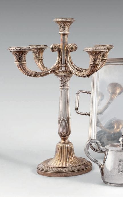 Par de candelabros de cinco luces de plata de 800 