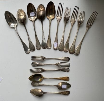Set da tavola in argento 925, decorato con un bord