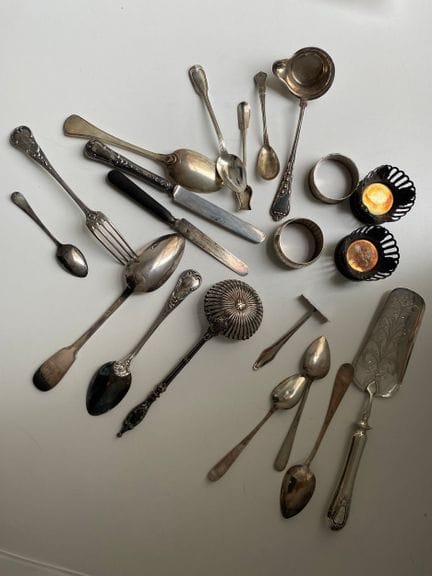 Set in argento 800 e 925 millesimi, composto da un
