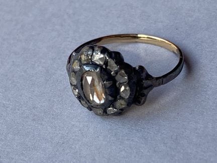 Ring aus 750er Gold und 800er Silber, in der Mitte