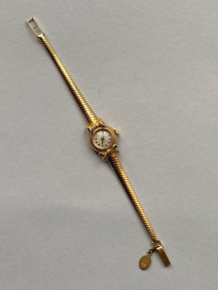 Orologio da donna in oro giallo 750, di forma roto