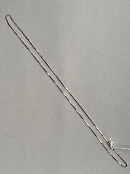 Collana in oro bianco 750, con maglie di forma ret