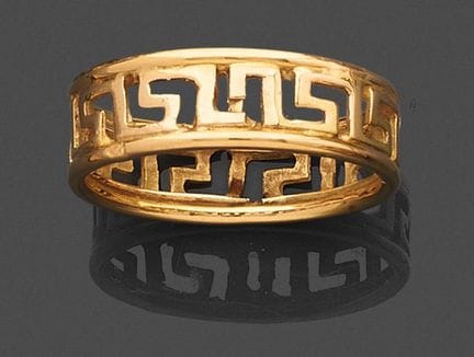 Breiter Ring aus 750er Gelbgold, in der Mitte durc