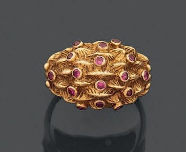 Anello in oro giallo 750, con la parte centrale bo