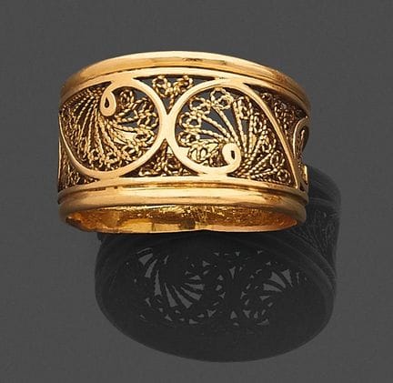Ring aus 750er Gelbgold, in der Mitte durchbrochen