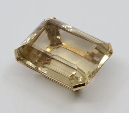 Colgante con montura de oro amarillo (750/00) ador