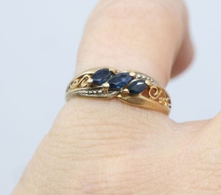 Anillo con montura de oro amarillo (750/00) adorna