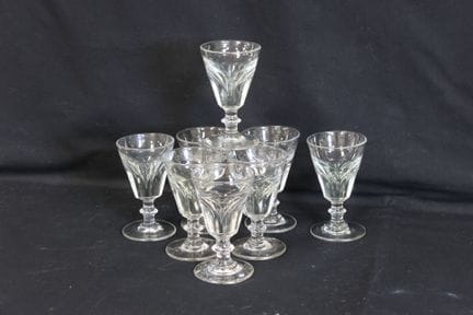 Ensemble de huit verres dits "trompe couillon" ou 
