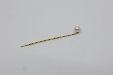 Alfiler de corbata de oro amarillo (750/00) y perl