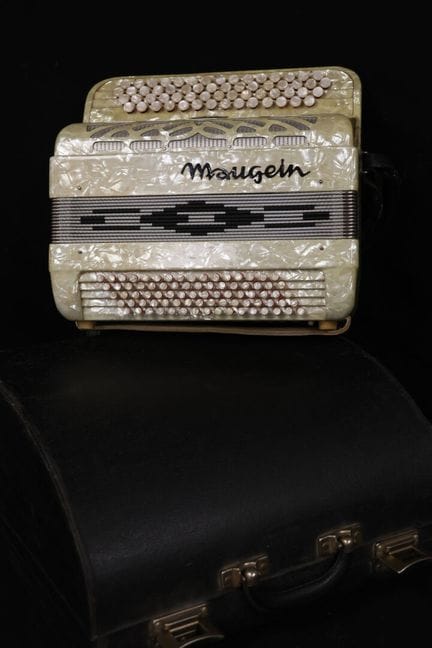 Accordéon chromatique à boutons MAUGEIN finition b