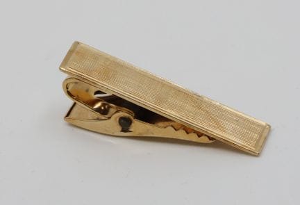 Broche de oro amarillo (585/00) con motivos de gui