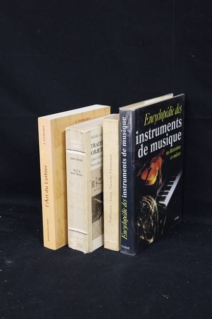 Ensemble de livres: 
-Encyclopédie des instruments