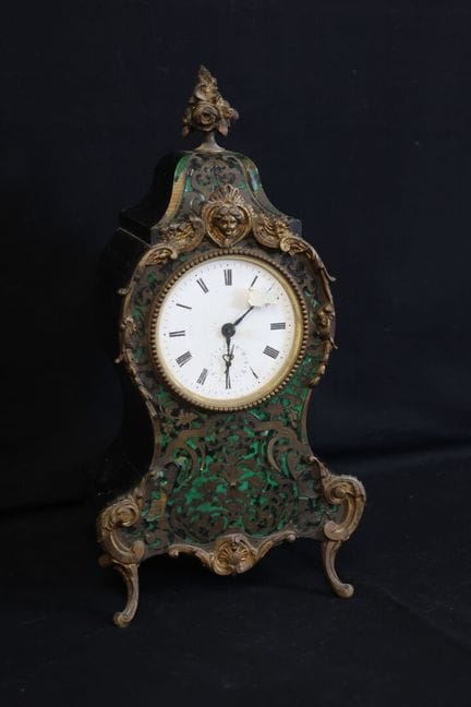 Reloj de sobremesa con marquetería de estilo Boull