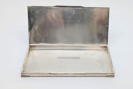 Etui à cigarette en argent GEORG JENSEN
Poids net 