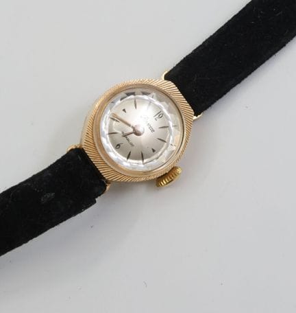 REVAC INCABLOC Reloj de mujer con caja de oro amar