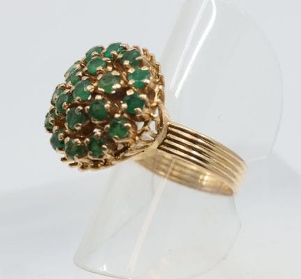 Anillo abombado con montura de oro amarillo (750/0