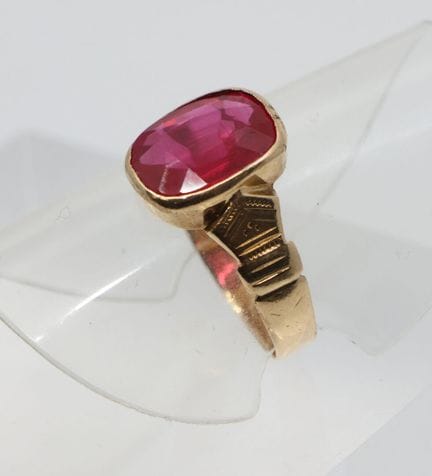 Anillo con montura de oro amarillo (585/00) adorna