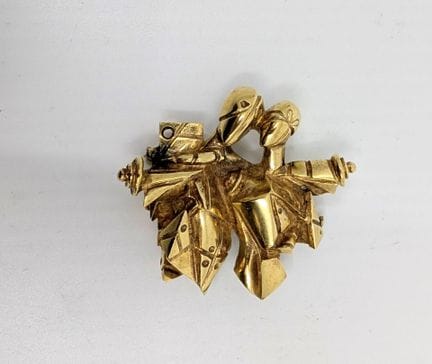 Héctor y Andrómaca, broche colgante de bronce dora