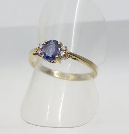 Anillo de oro amarillo (585/00) adornado con una e