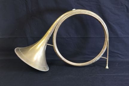 Trompe de chasse en laiton, intérieur du pavillon 
