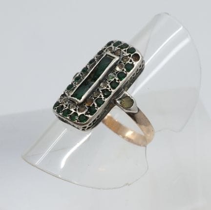 Anillo con montura de oro y plata (cálamo mixto), 