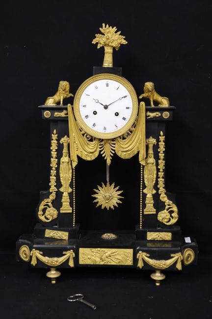 Reloj de pórtico de mármol negro y bronce finament