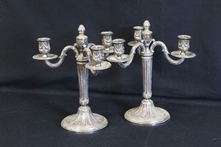 Par de candelabros de bronce plateado de tres braz